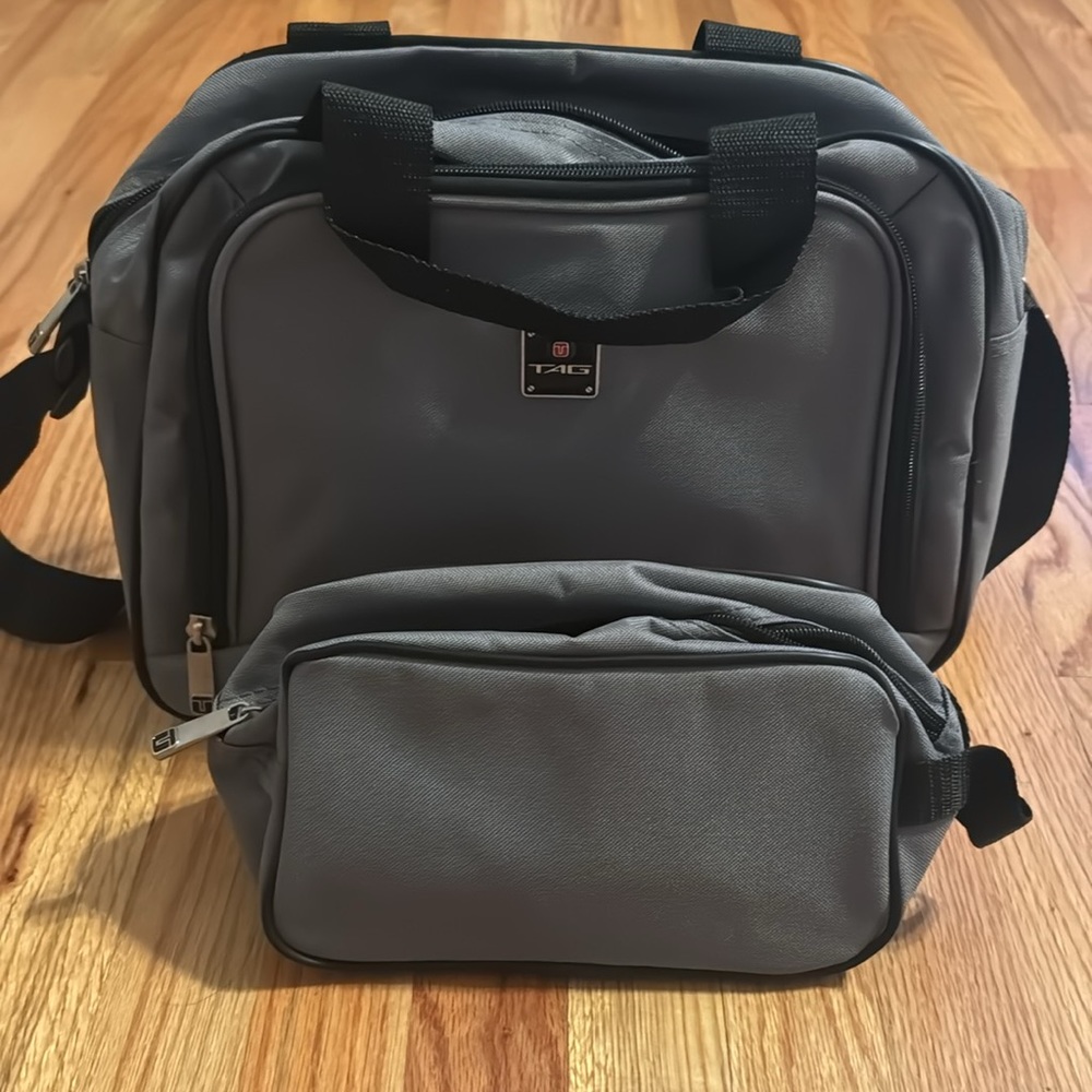 TAG Carry On Computer Duffle Travel Bag Gray Adjustable Strap Lightweight